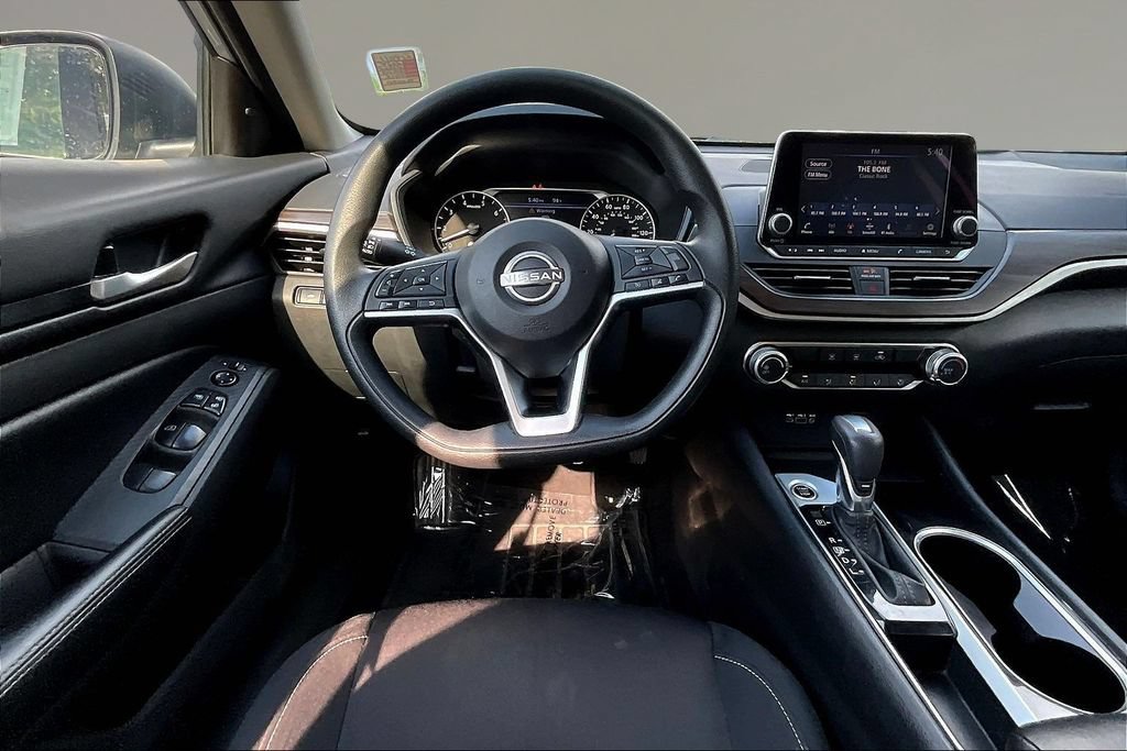 Used 2024 Nissan Altima 2.5 SV FWD image 7