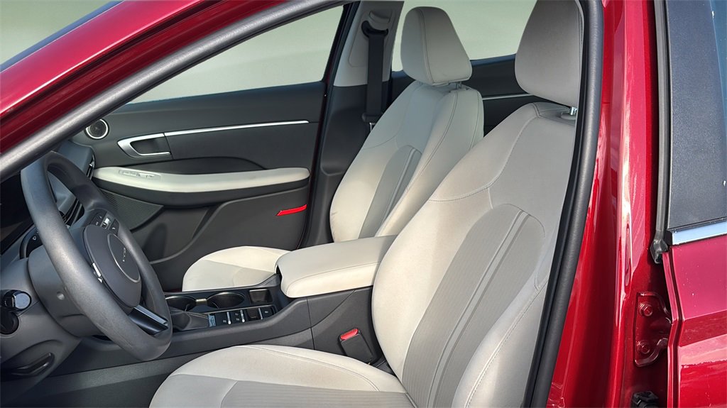 Certified 2025 Hyundai Sonata SE image 14