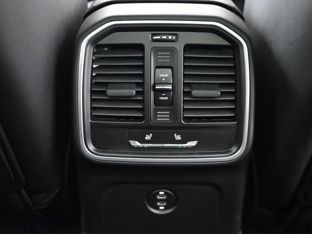 Certified 2026 Porsche Macan image 8