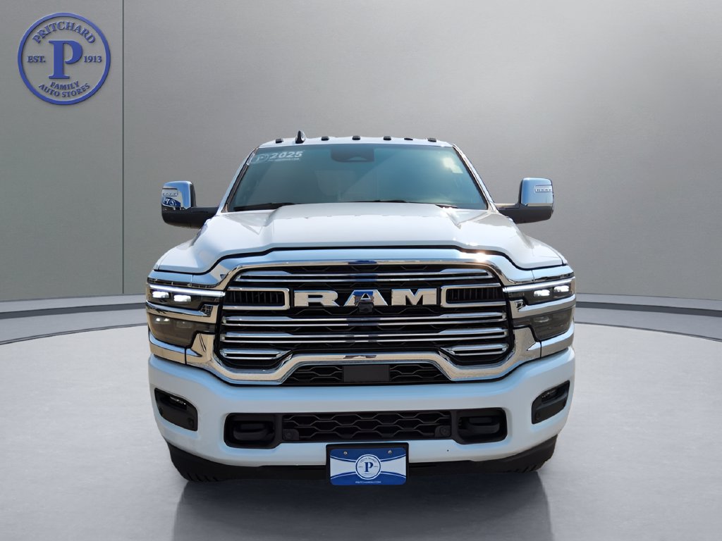 Used 2025 RAM 3500 Laramie AWD/4WD image 2