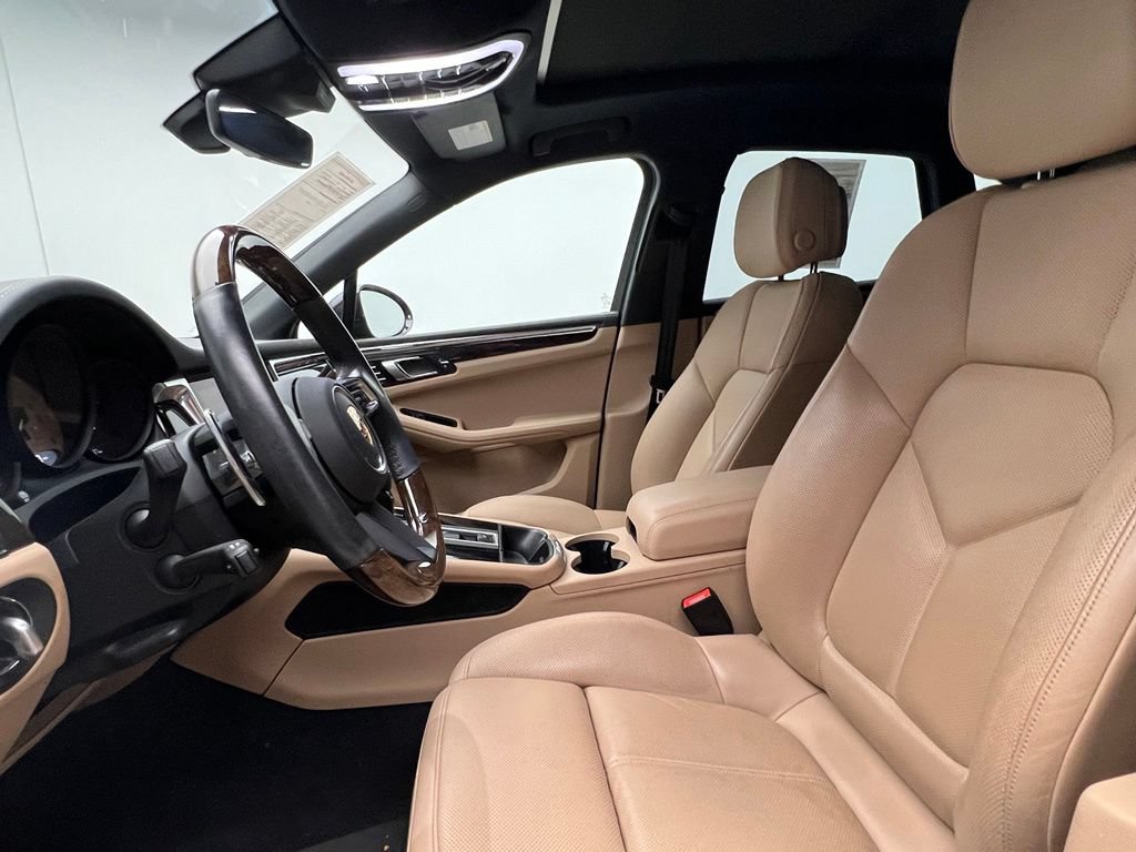Certified 2024 Porsche Macan S AWD/4WD image 5