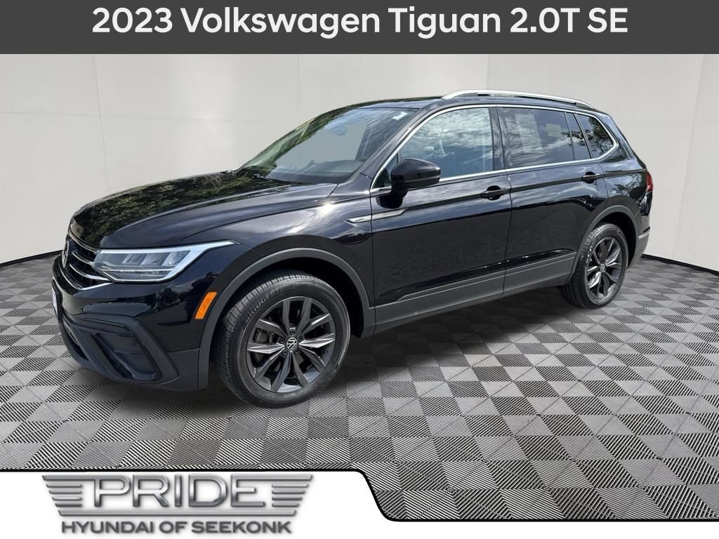 Used 2023 Volkswagen Tiguan SE w/ Panoramic Sunroof Package