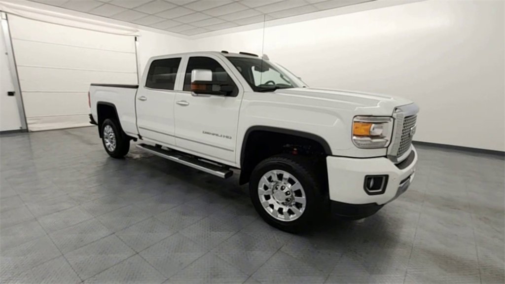 Used 2017 GMC Sierra 2500 Denali w/ Suspension Package, Off-Road image 2