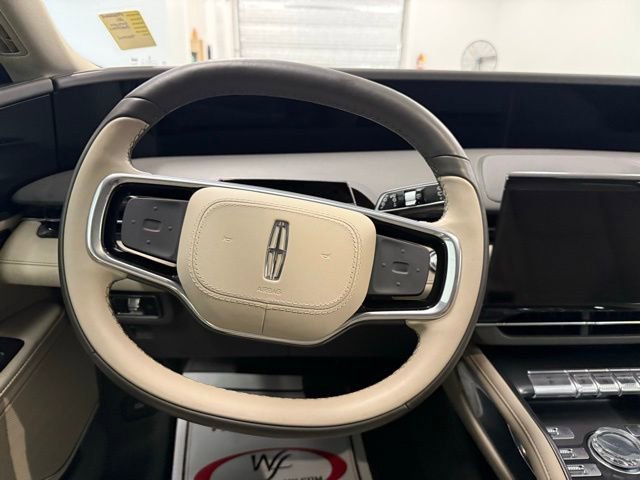 Used 2025 Lincoln Nautilus Premier image 17