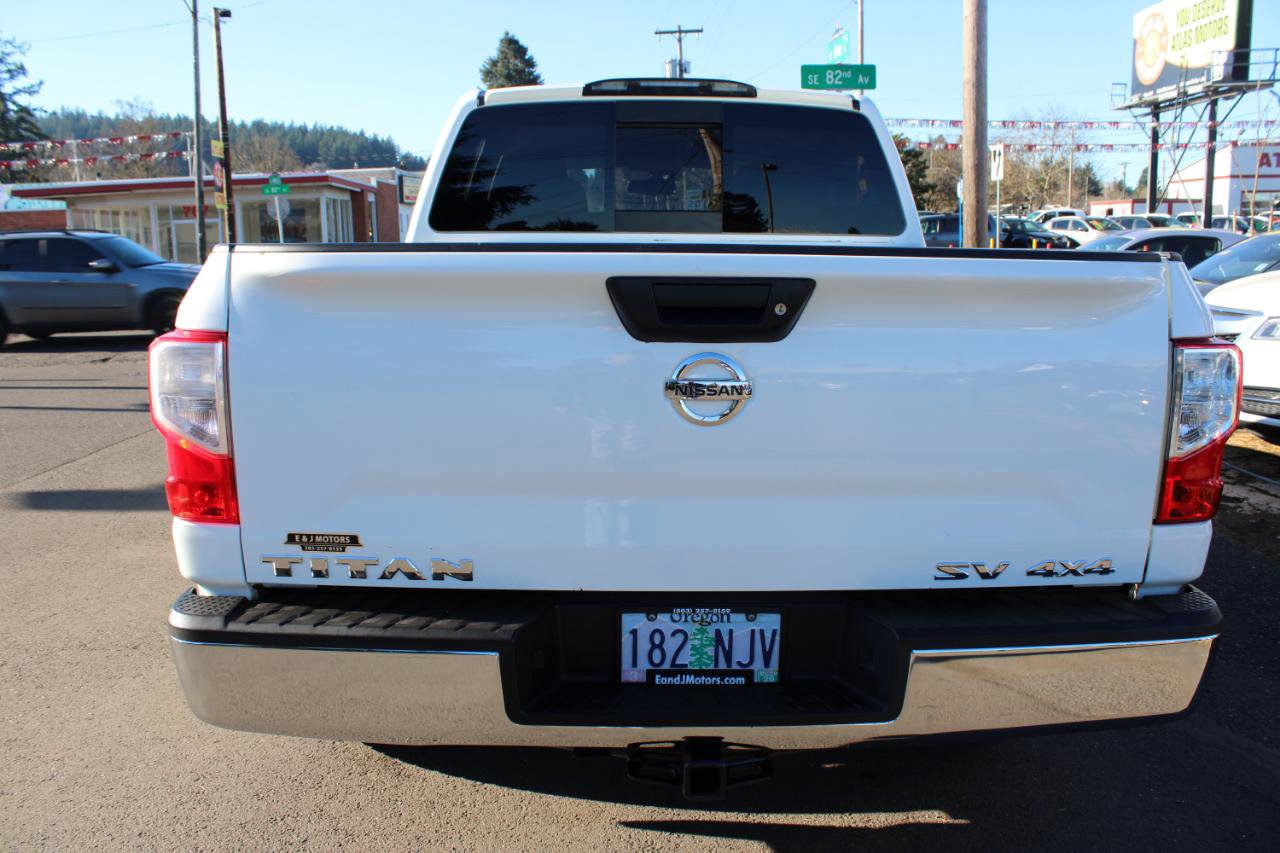 Used 2017 Nissan Titan SV image 5