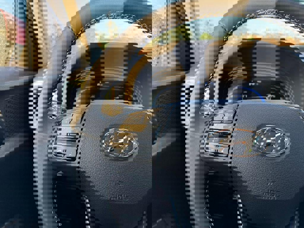 New 2025 Hyundai Venue Limited image 36