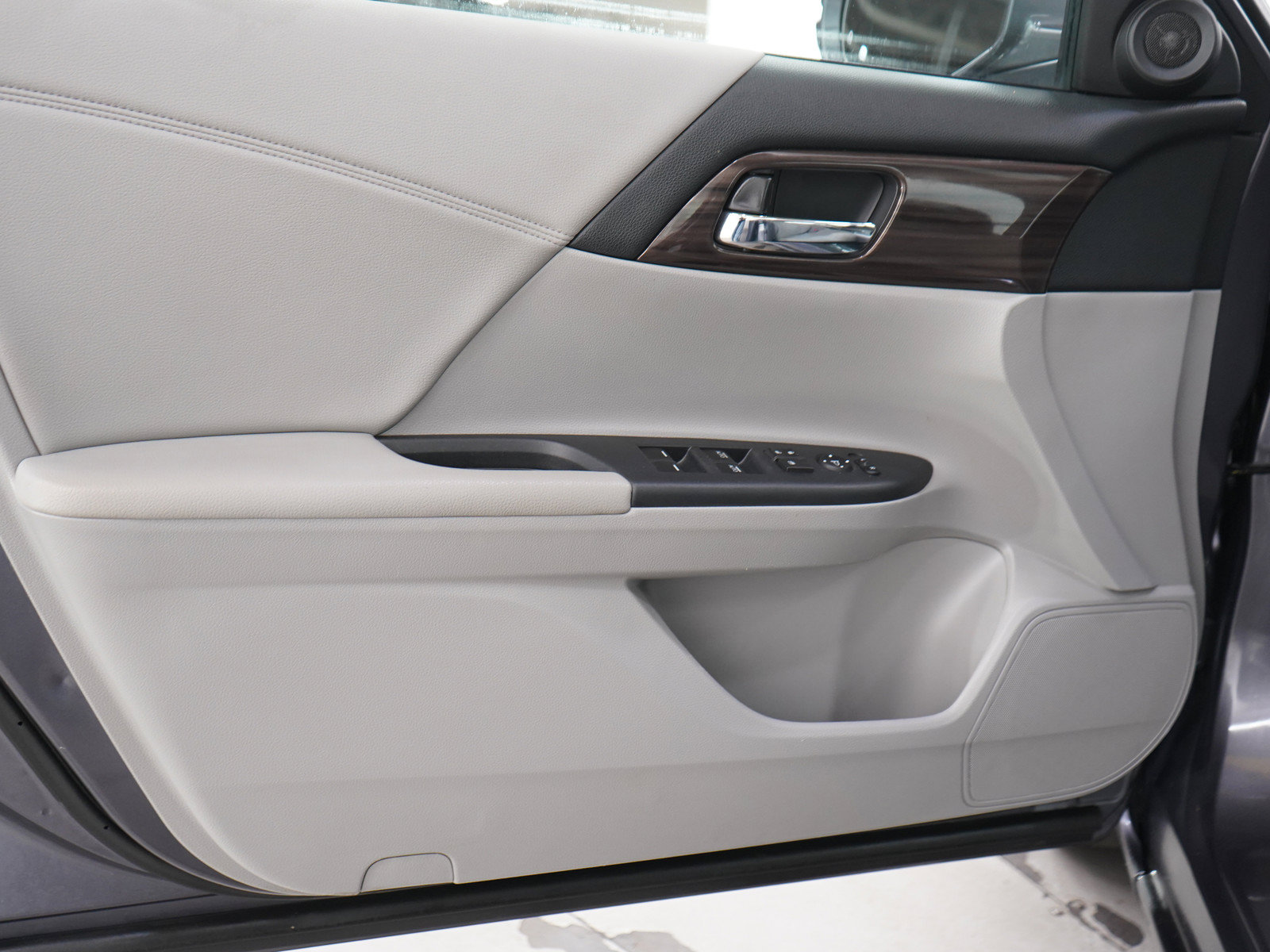 Used 2016 Honda Accord EX image 18