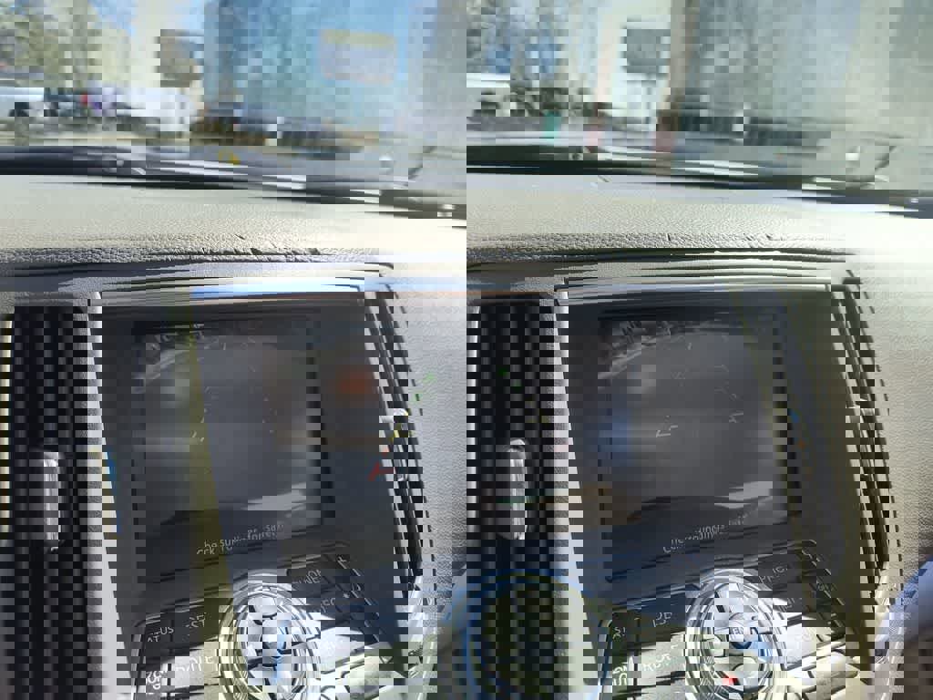 Used 2010 INFINITI G37 Journey w/ Premium Pkg image 17