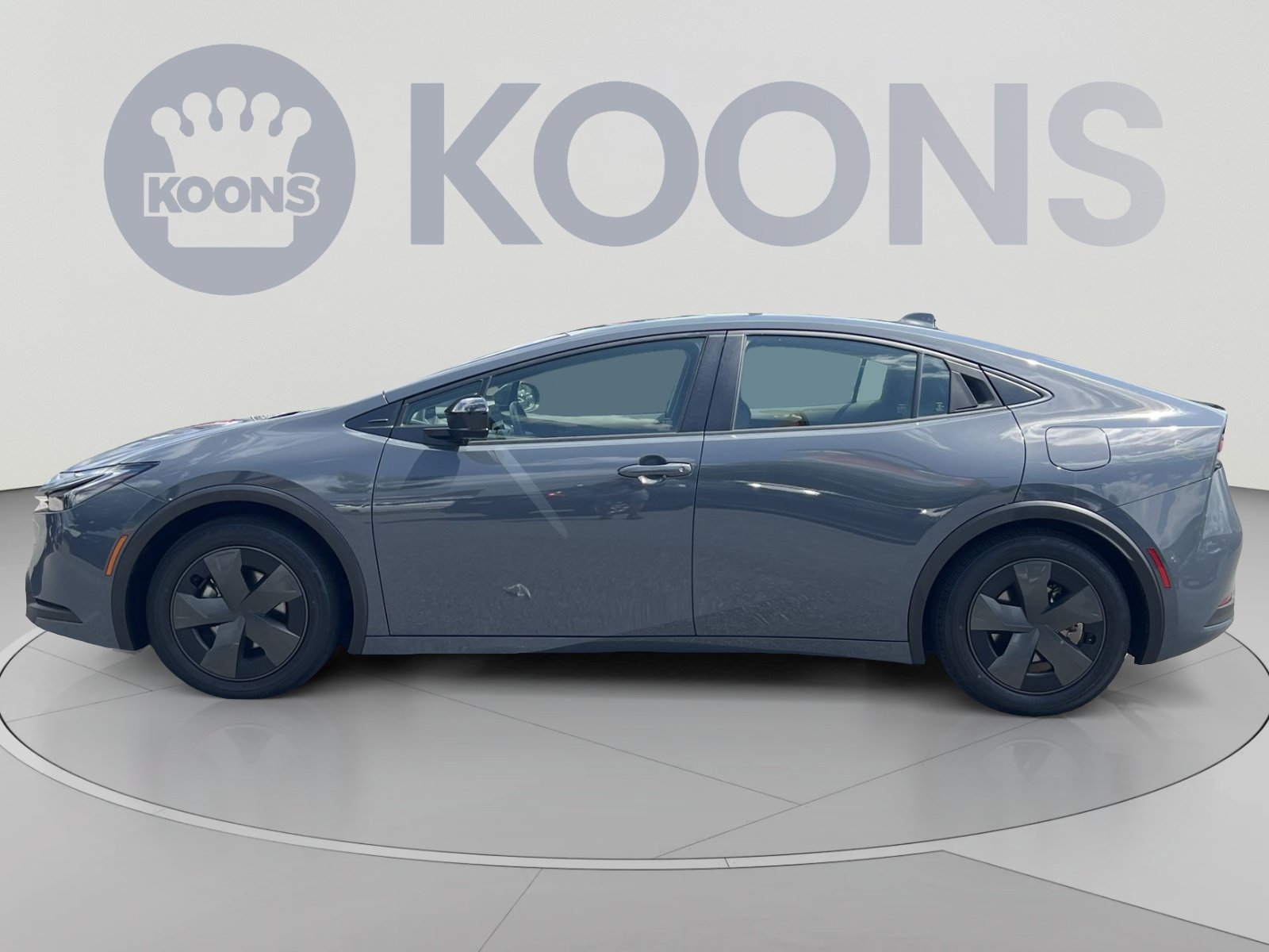 Used 2025 Toyota Prius LE FWD image 2