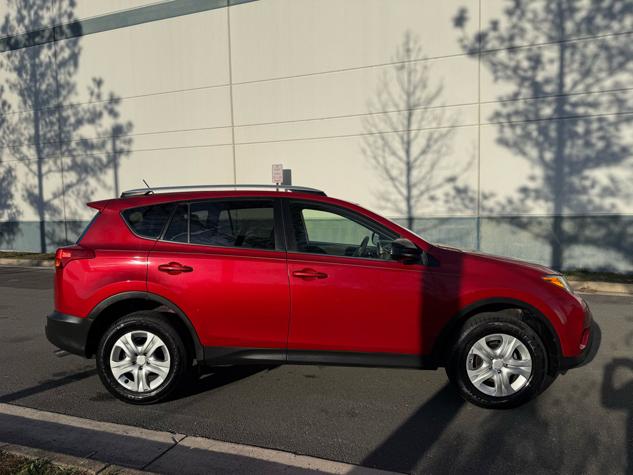 Used 2013 Toyota RAV4 LE image 9