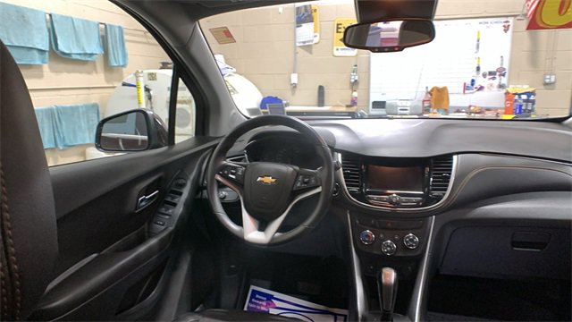 Used 2020 Chevrolet Trax LT w/ LT Convenience Package image 19