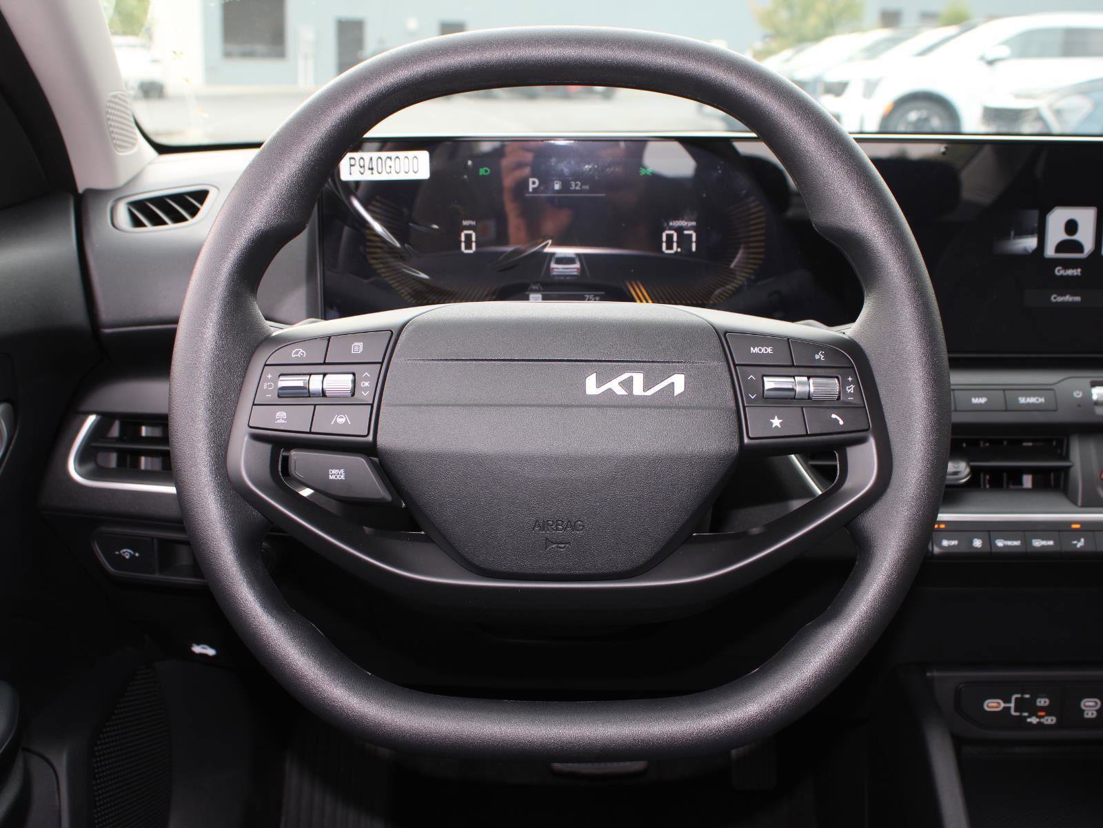 New 2025 Kia K4 LXS image 11