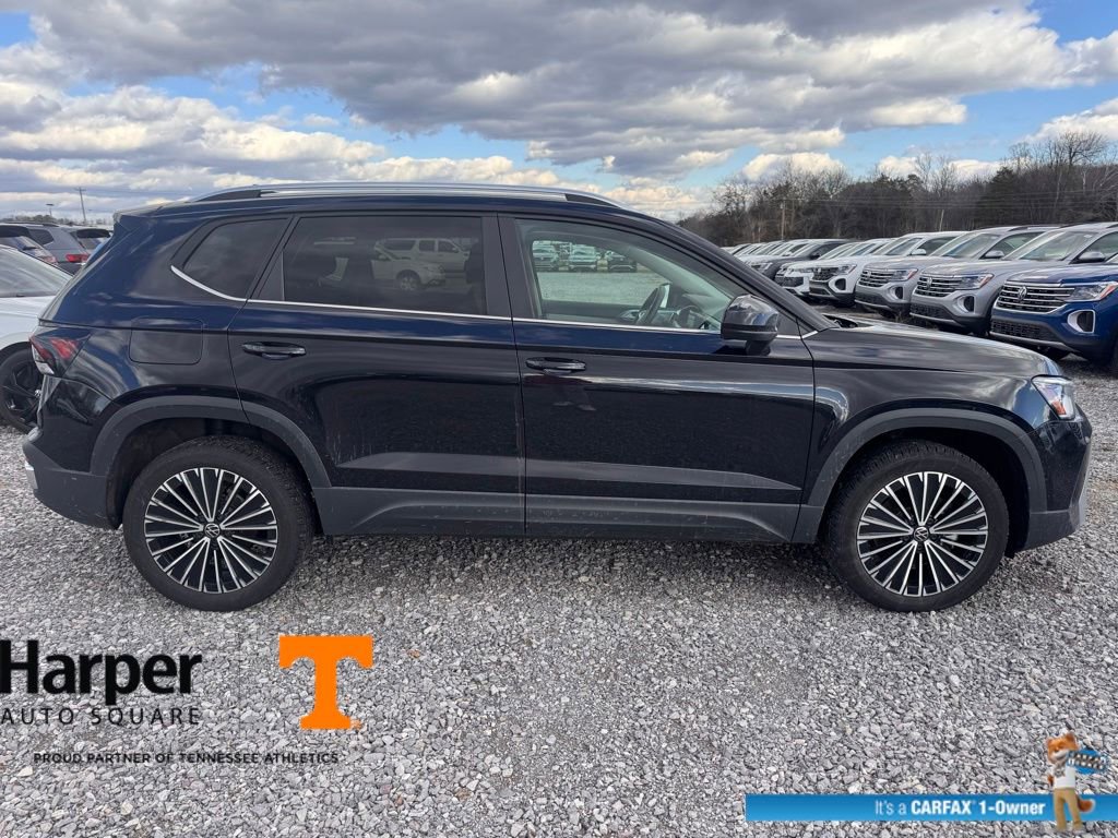 Used 2025 Volkswagen Taos SE image 6