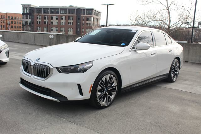 Used 2025 BMW i5 xDrive40 w/ Premium Package image 3