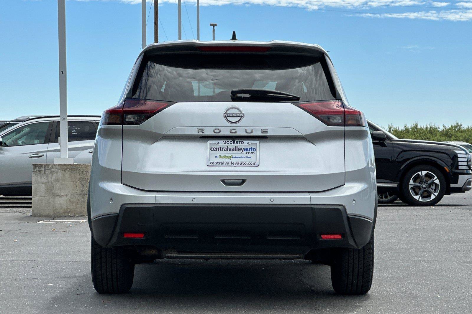 Certified 2024 Nissan Rogue S FWD image 5