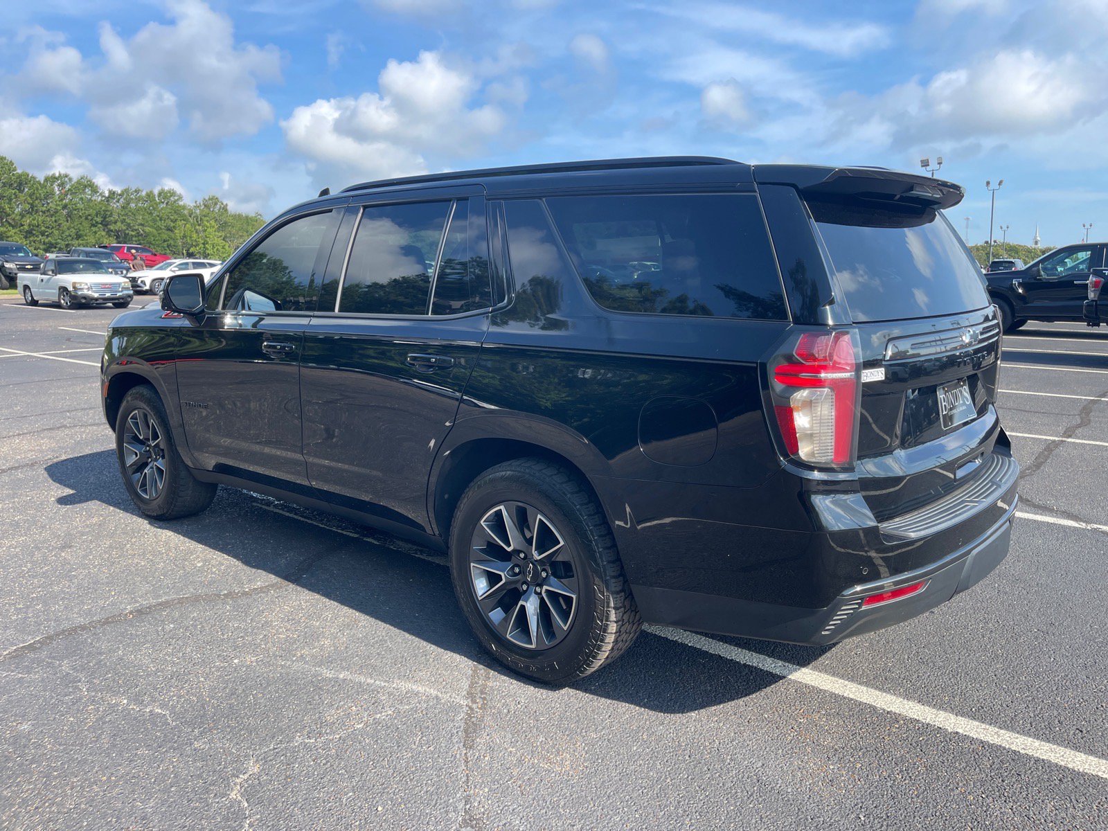 Used 2021 Chevrolet Tahoe Z71 w/ Z71 Off-Road Package AWD/4WD image 14