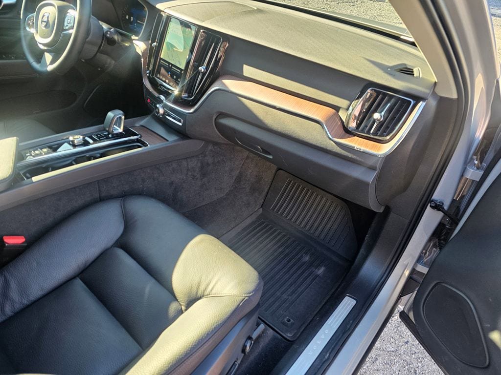 Certified 2023 Volvo XC60 B5 Plus image 11