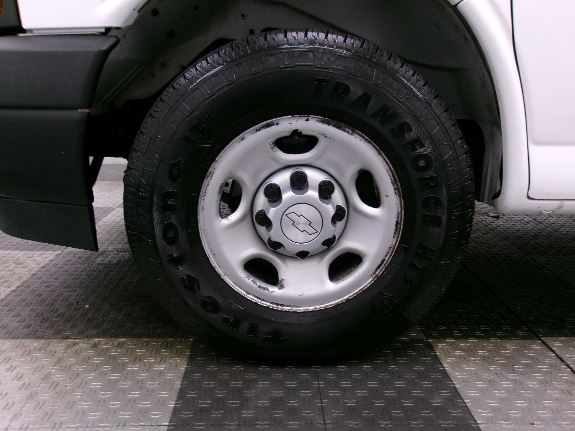 Used 2018 Chevrolet Express 3500 Extended w/ Driver Convenience Package image 14