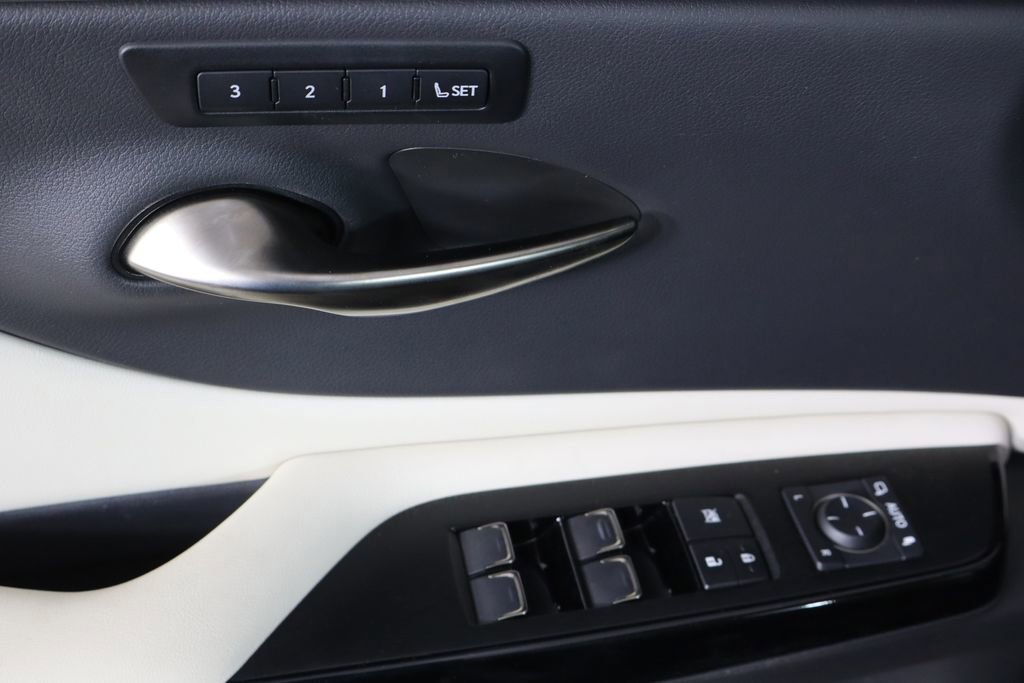 Used 2023 Lexus ES 250 w/ Premium Package image 22