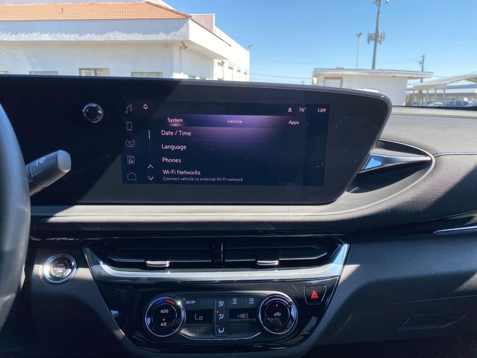 Used 2025 Buick Envista Sport Touring image 17