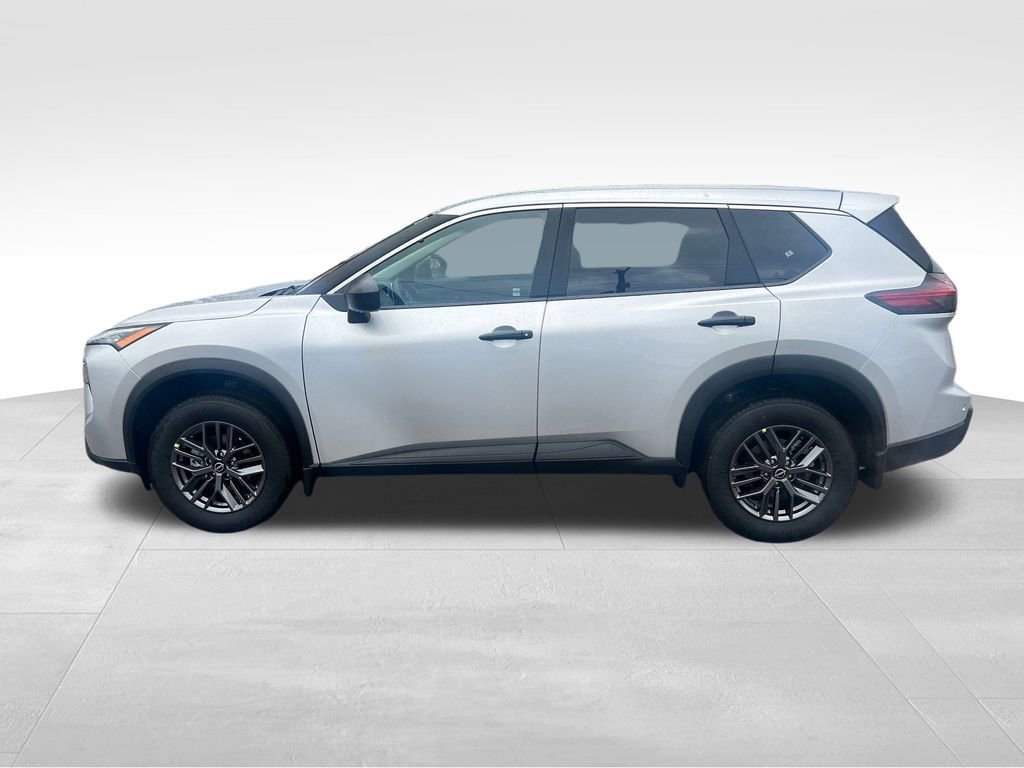 Used 2025 Nissan Rogue S AWD/4WD image 2