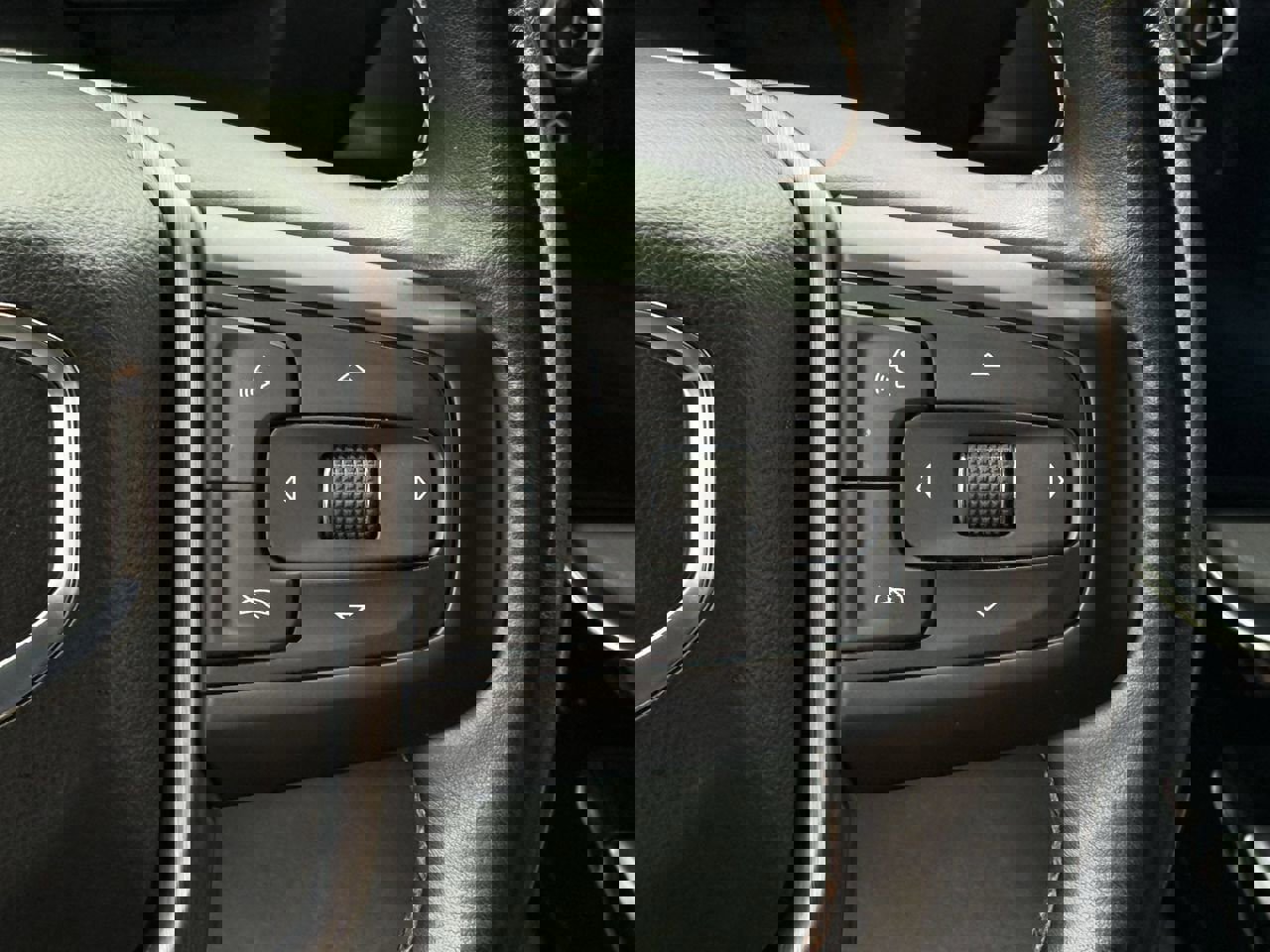 Used 2024 GMC Sierra 2500 AT4 AWD/4WD image 14