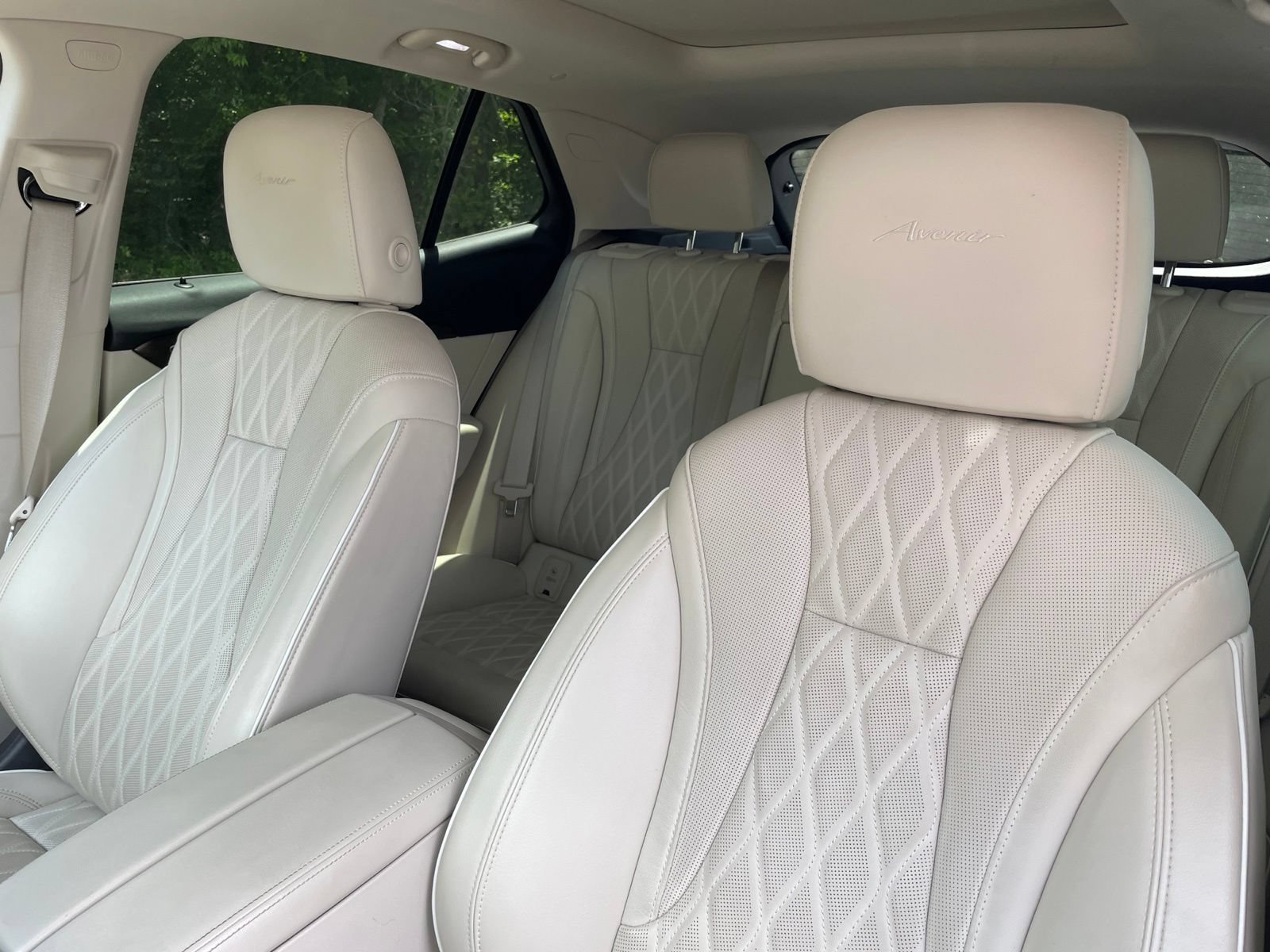 Used 2023 Buick Envision Avenir AWD/4WD image 30