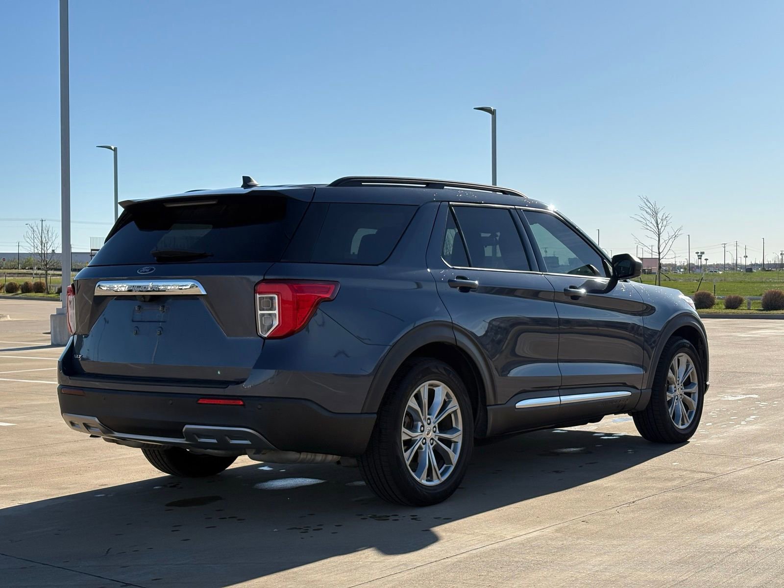 Used 2021 Ford Explorer XLT w/ Equipment Group 202A image 7