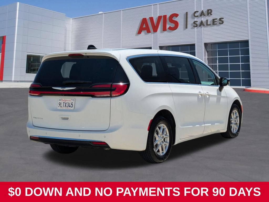 Used 2024 Chrysler Pacifica Touring-L FWD image 6