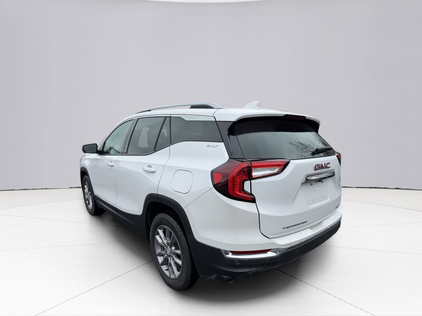 Used 2024 GMC Terrain SLT w/ Infotainment Package II AWD/4WD image 10