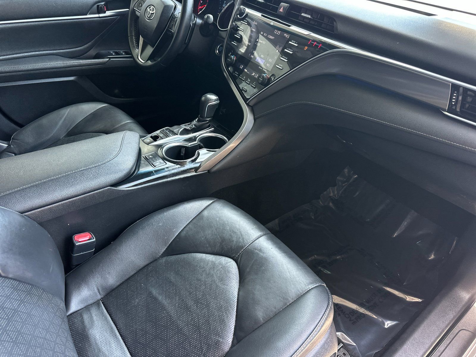 Used 2018 Toyota Camry XSE FWD image 14