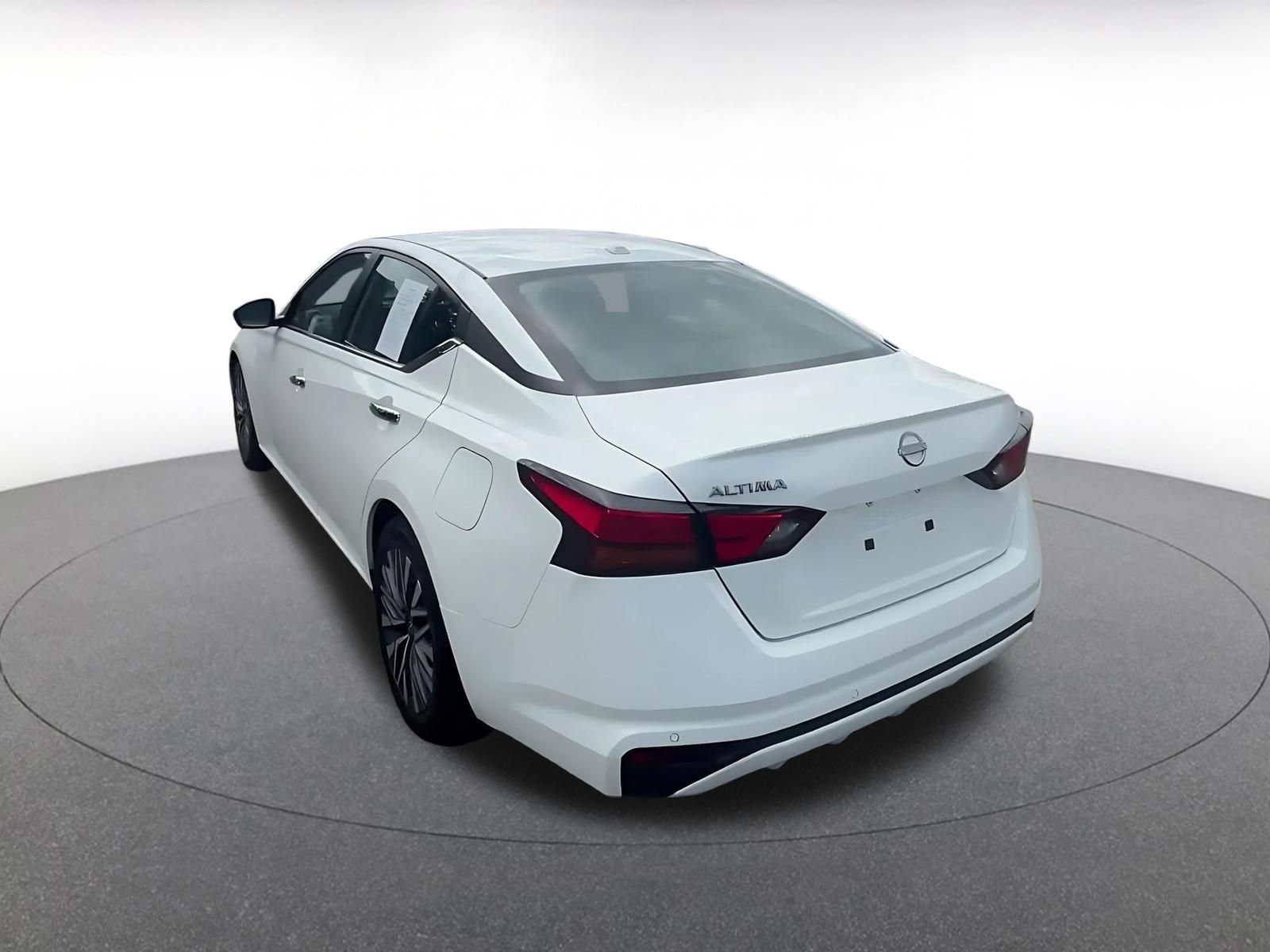 Used 2025 Nissan Altima 2.5 SV FWD image 11