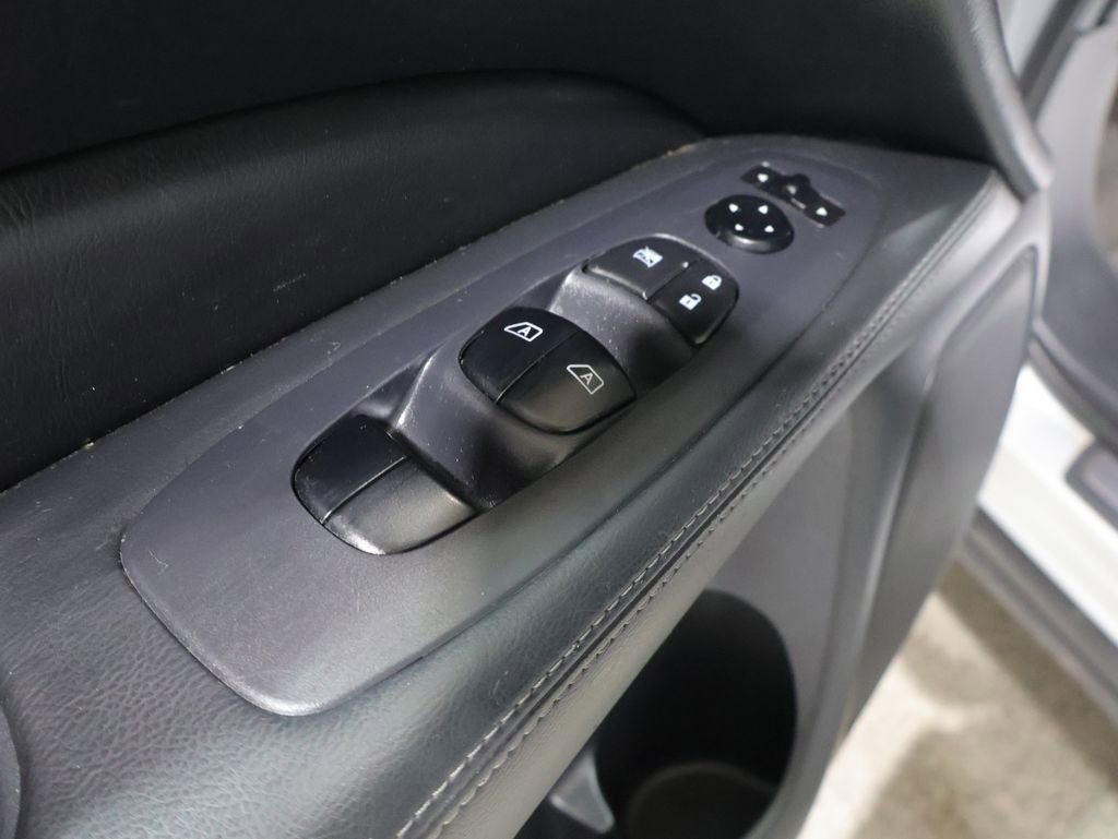 Used 2017 Nissan Pathfinder SL AWD/4WD image 14