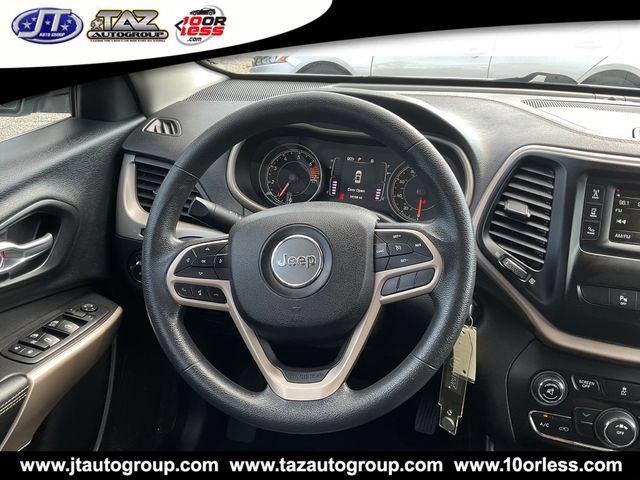 Used 2018 Jeep Cherokee Latitude FWD image 12