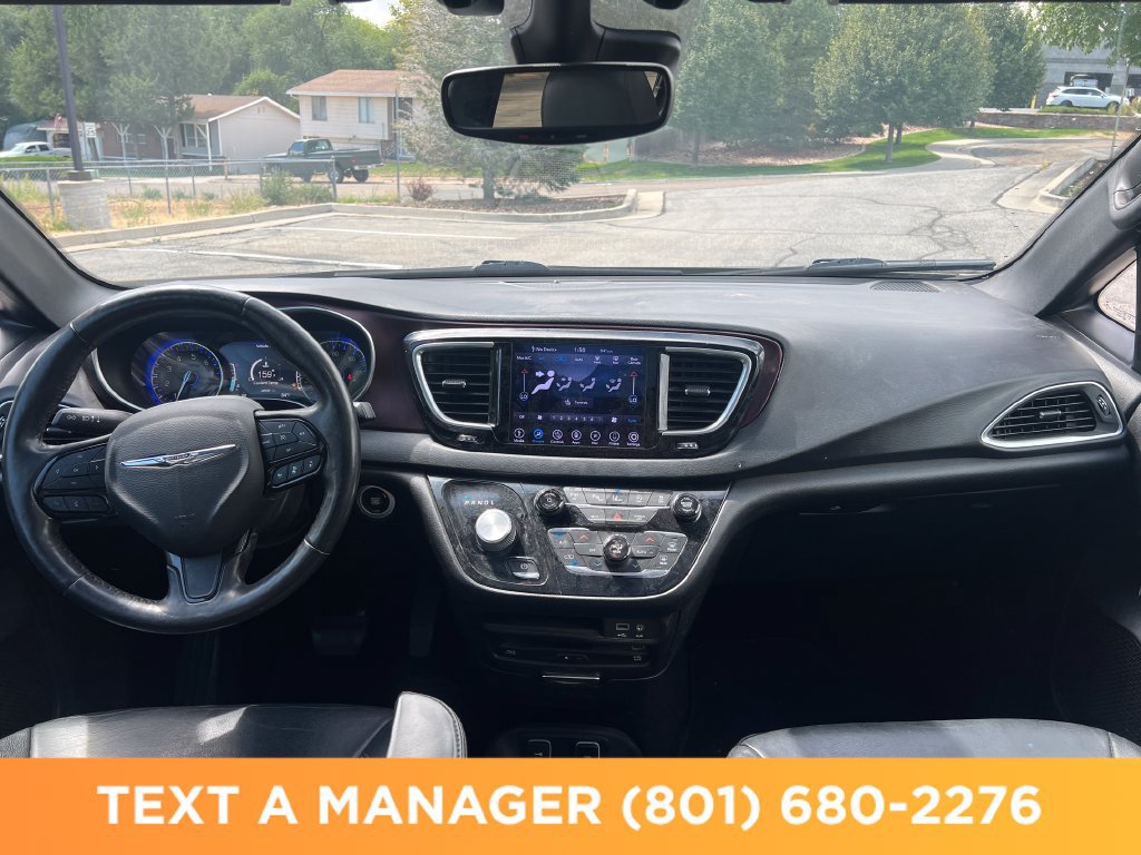 Used 2019 Chrysler Pacifica Touring-L FWD image 12