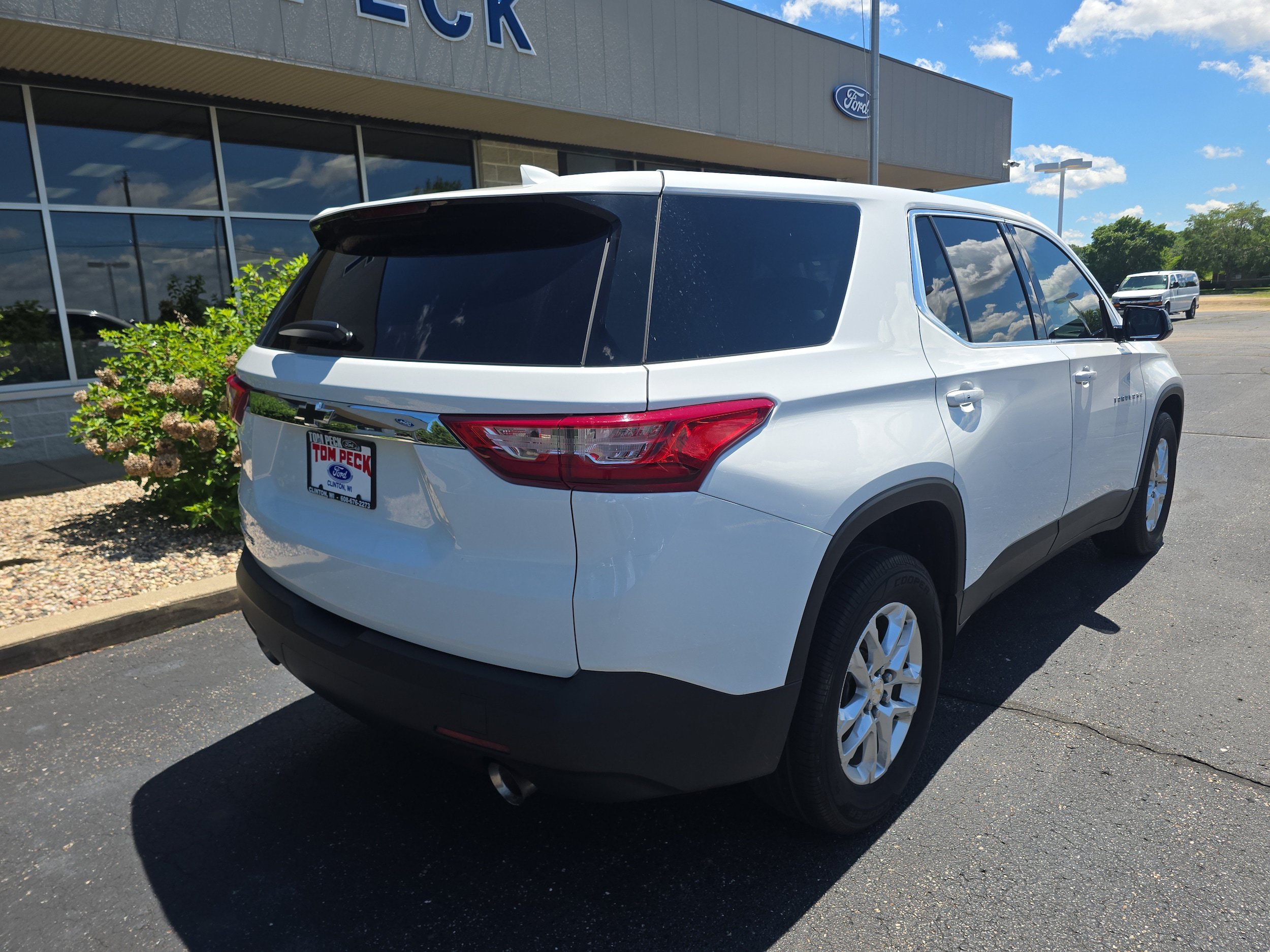 Used 2018 Chevrolet Traverse LS w/ LPO, Blackout Package FWD image 2