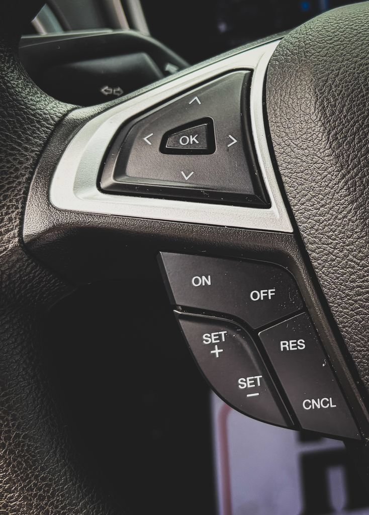 Used 2016 Ford Fusion SE FWD image 7