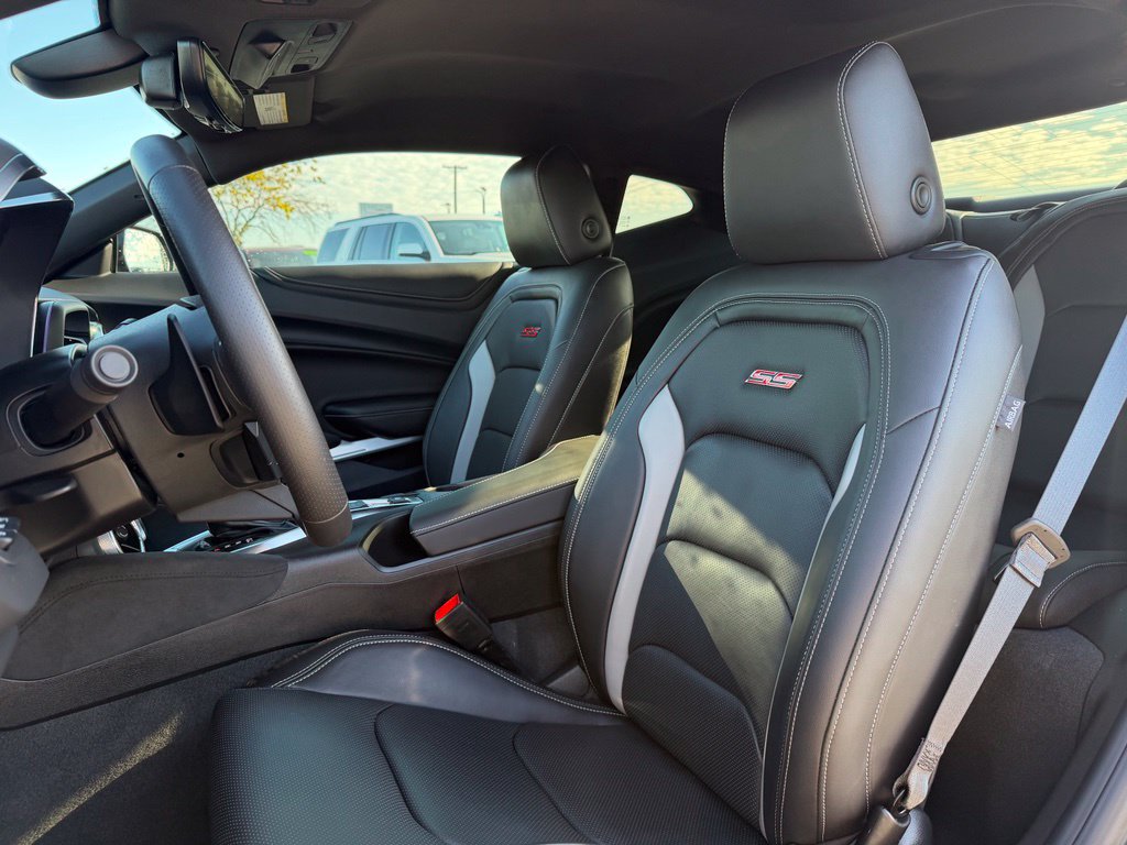 Used 2023 Chevrolet Camaro SS RWD image 10