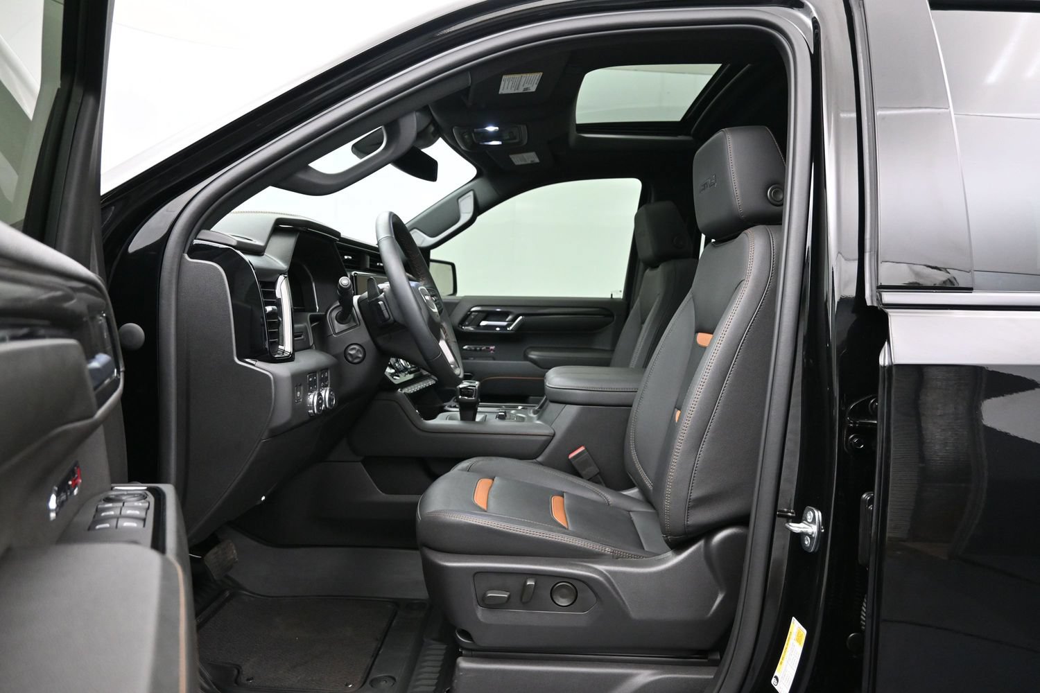 Used 2024 GMC Sierra 1500 AT4 w/ AT4 Preferred Package AWD/4WD image 9