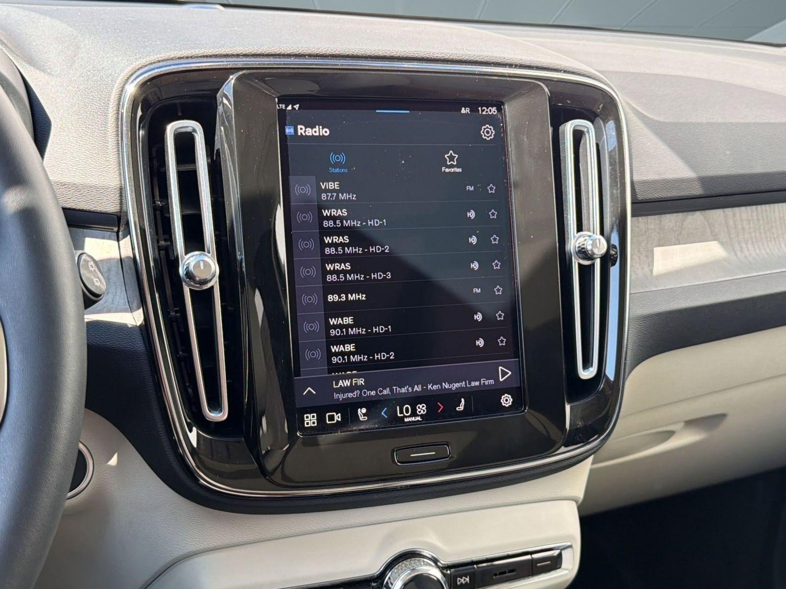 Certified 2023 Volvo XC40 B5 Plus w/ Protection Package Premier image 24