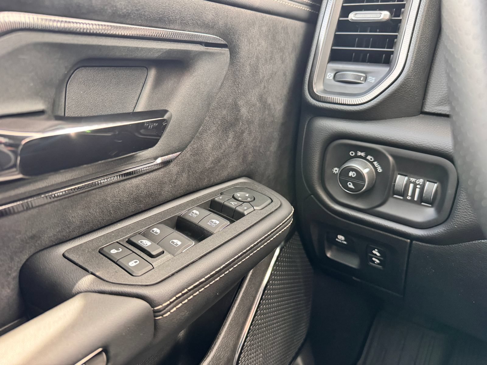 New 2026 RAM 1500 RHO AWD/4WD image 14