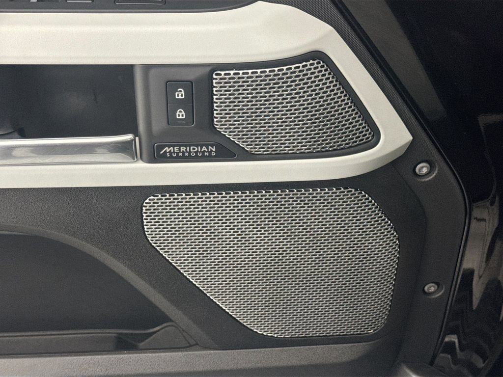 Used 2023 Land Rover Defender 130 SE image 17