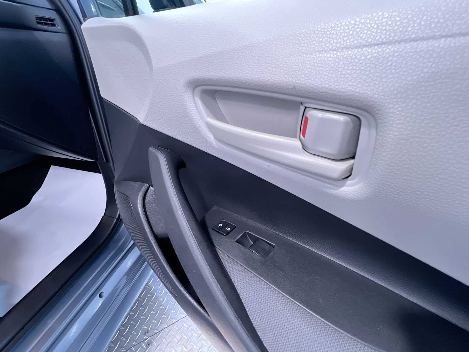 Used 2022 Toyota Corolla LE FWD image 36