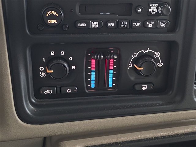 Used 2004 Chevrolet Suburban LS image 19