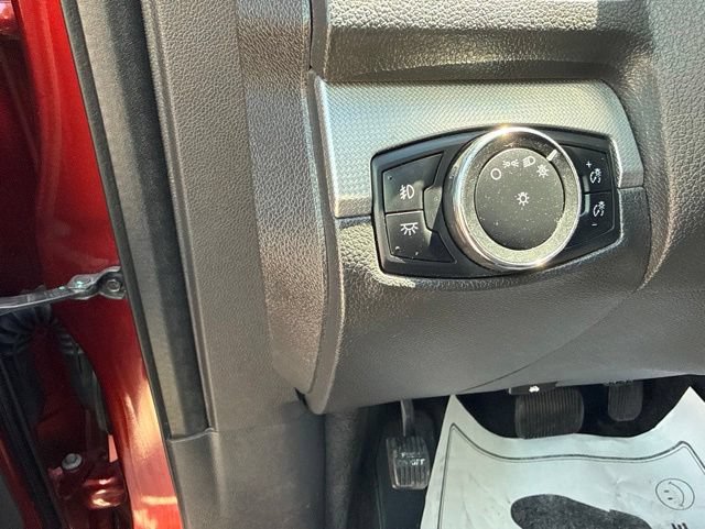 Used 2014 Ford Explorer XLT w/ Equipment Group 202A AWD/4WD image 12