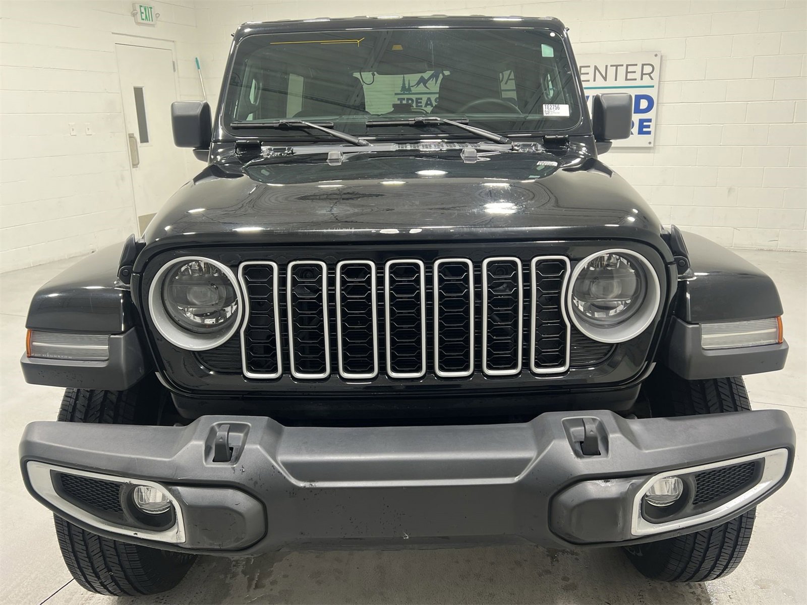 Used 2024 Jeep Wrangler Sahara image 3