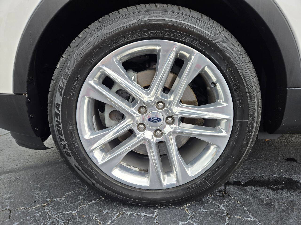Used 2017 Ford Explorer XLT w/ Equipment Group 202A FWD image 10