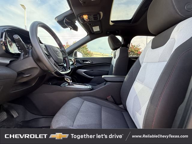 Used 2025 Chevrolet Trax RS w/ Sunroof Package FWD image 27