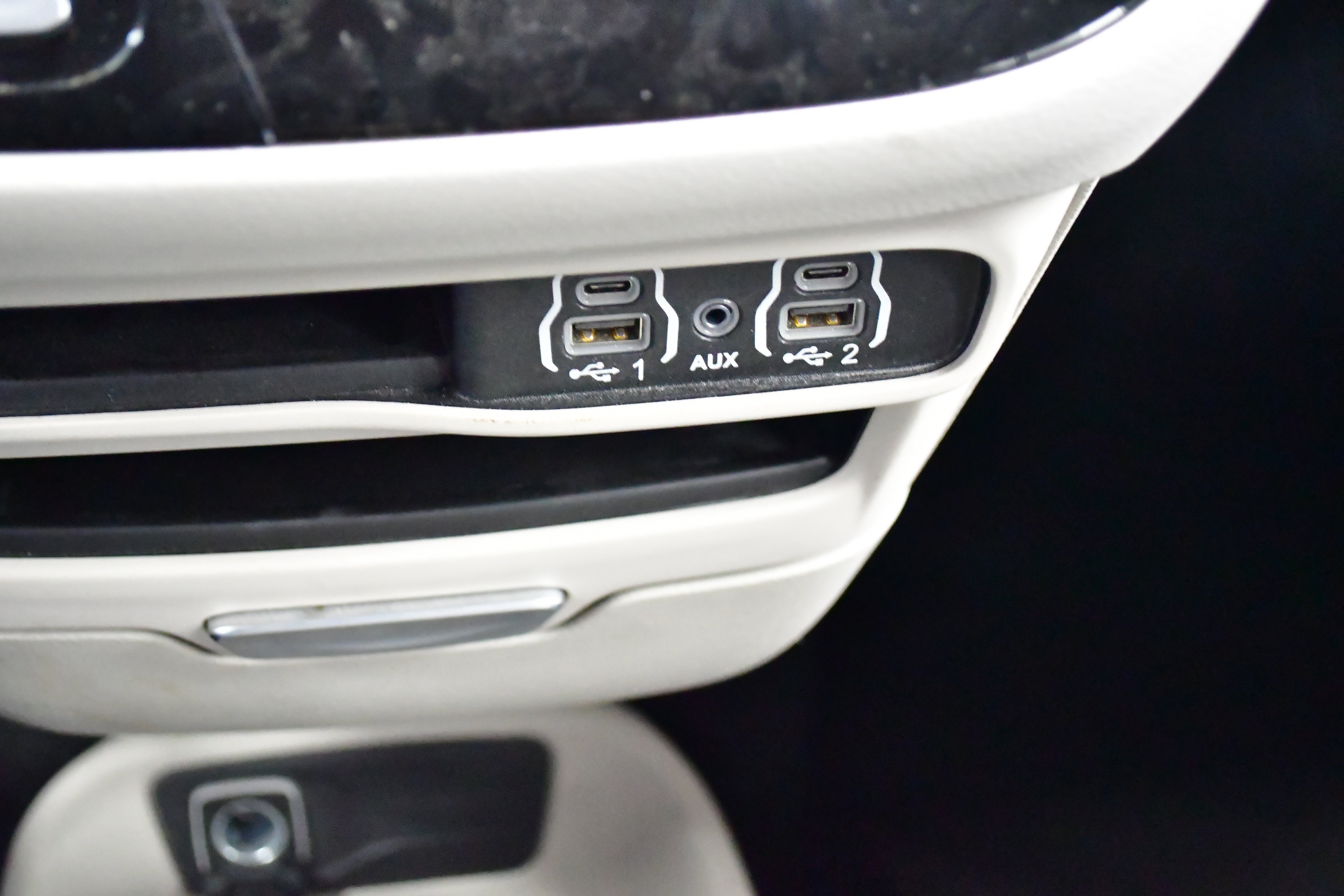 Used 2023 Chrysler Pacifica Touring-L FWD image 32