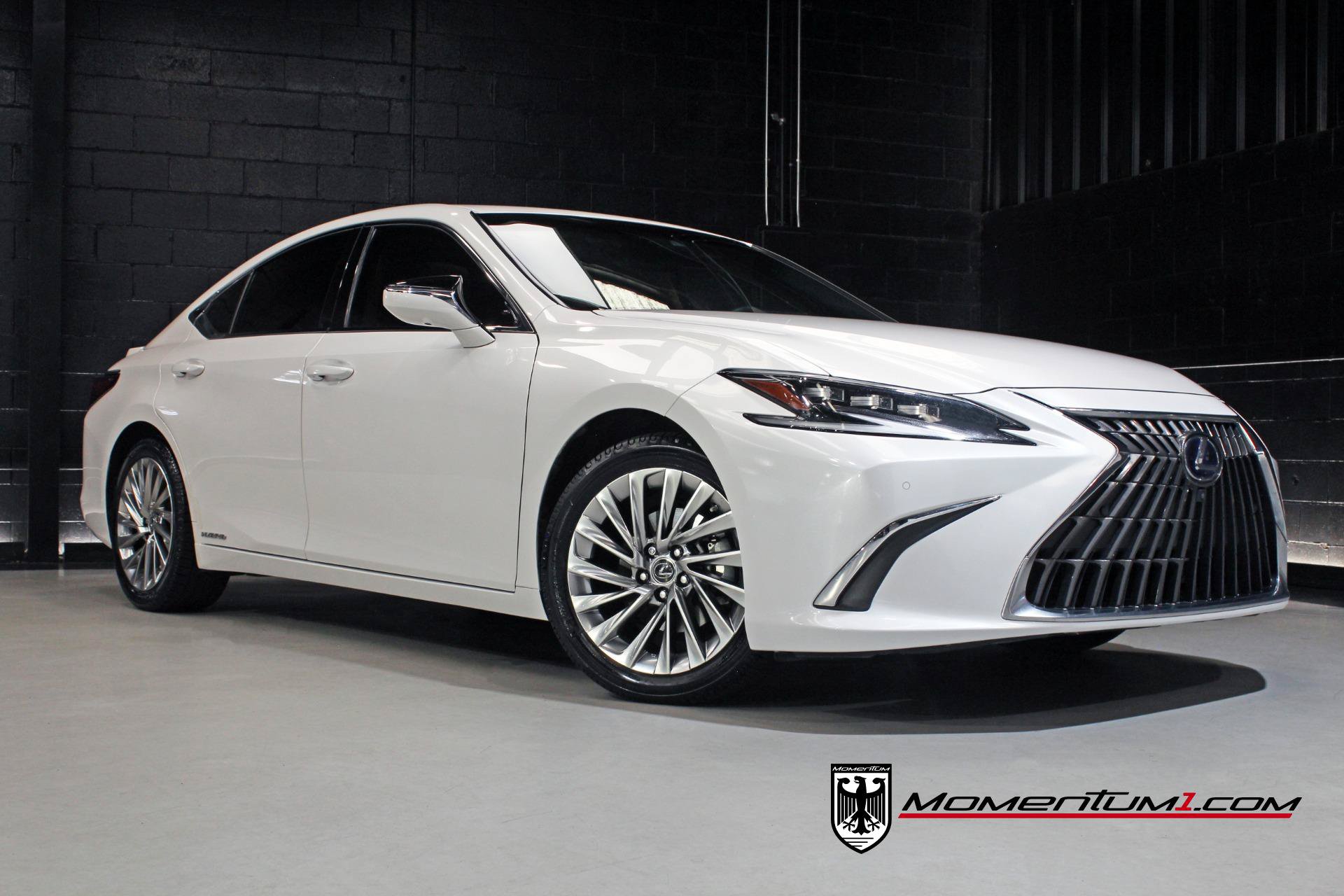 Used 2022 Lexus ES 300h Ultra Luxury w/ Accessory Package 2 FWD image 1